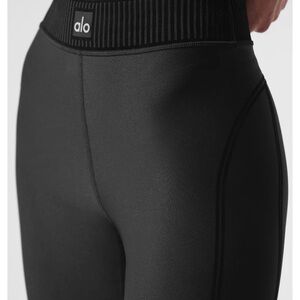 Brand new with tags Alo airlift leggings size small